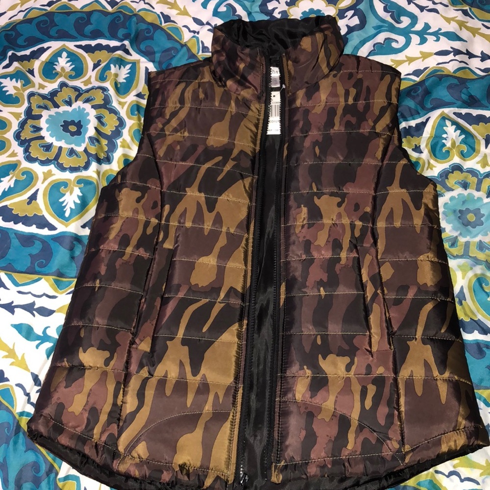 NWT camo puffer vest